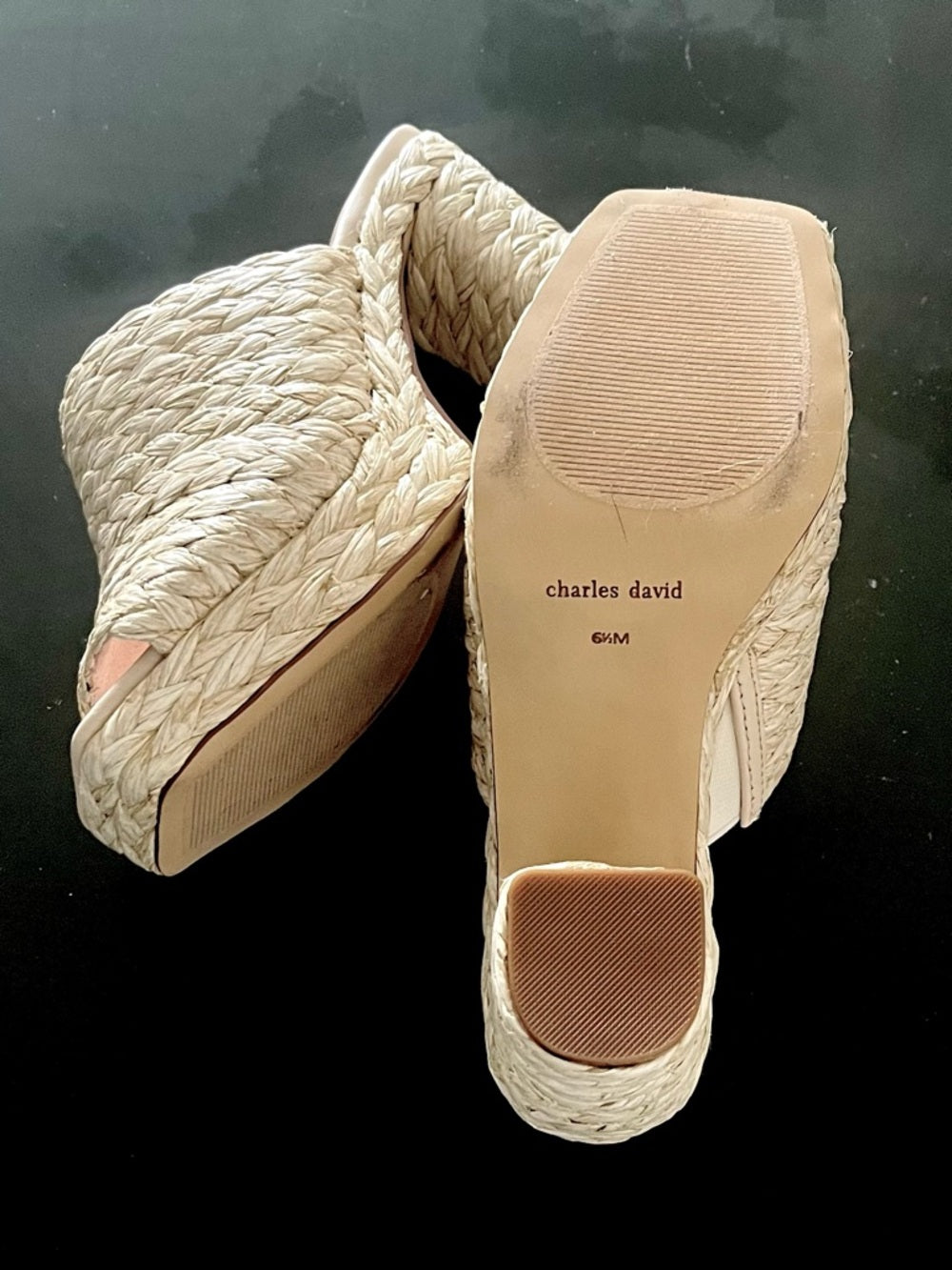 Charles David Natural Woven Block Heel Mules - Size 6.5 NWT — heel tip and sole detail