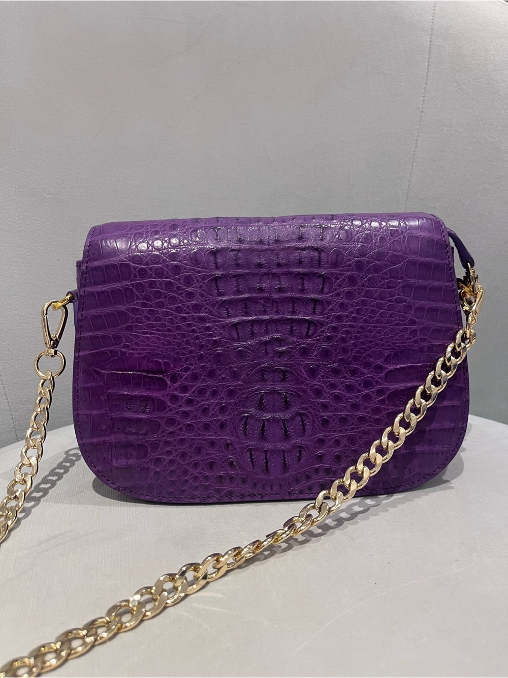 D’MOM Genuine Crocodile Exotic Leather Saddle Bag & Matching Coin Purse — natural leather grain and texture closeup