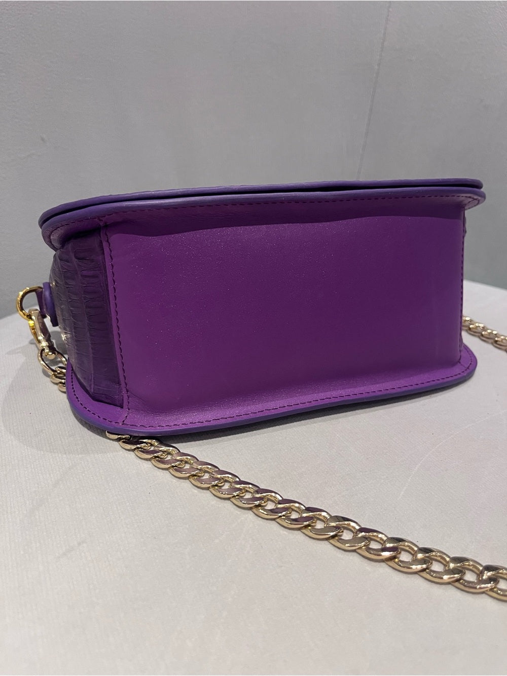 D’MOM Genuine Crocodile Exotic Leather Saddle Bag & Matching Coin Purse — top handle and shoulder strap attachment