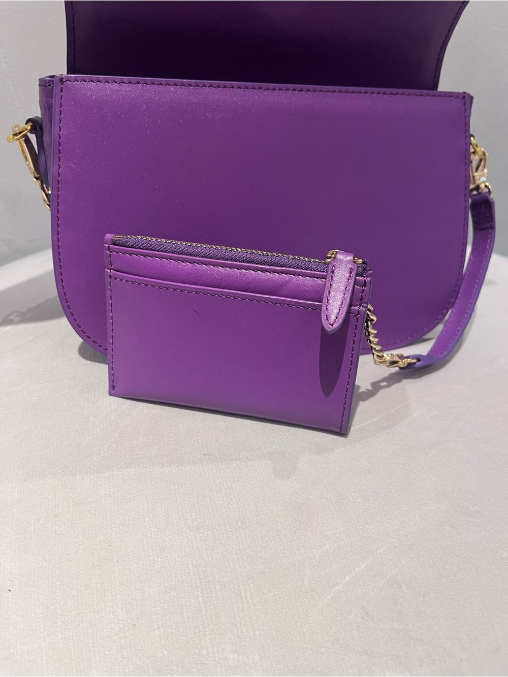 D’MOM Genuine Crocodile Exotic Leather Saddle Bag & Matching Coin Purse — corner piping and leather edge detail