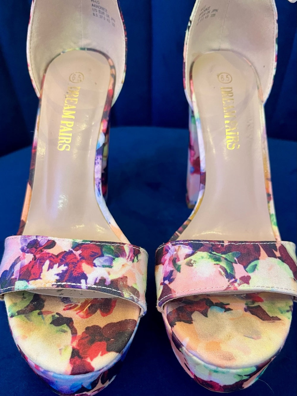 Dream Pairs Women's Open Toe Floral Chunky High Heel Platform Sandals — high heel side profile and proportions