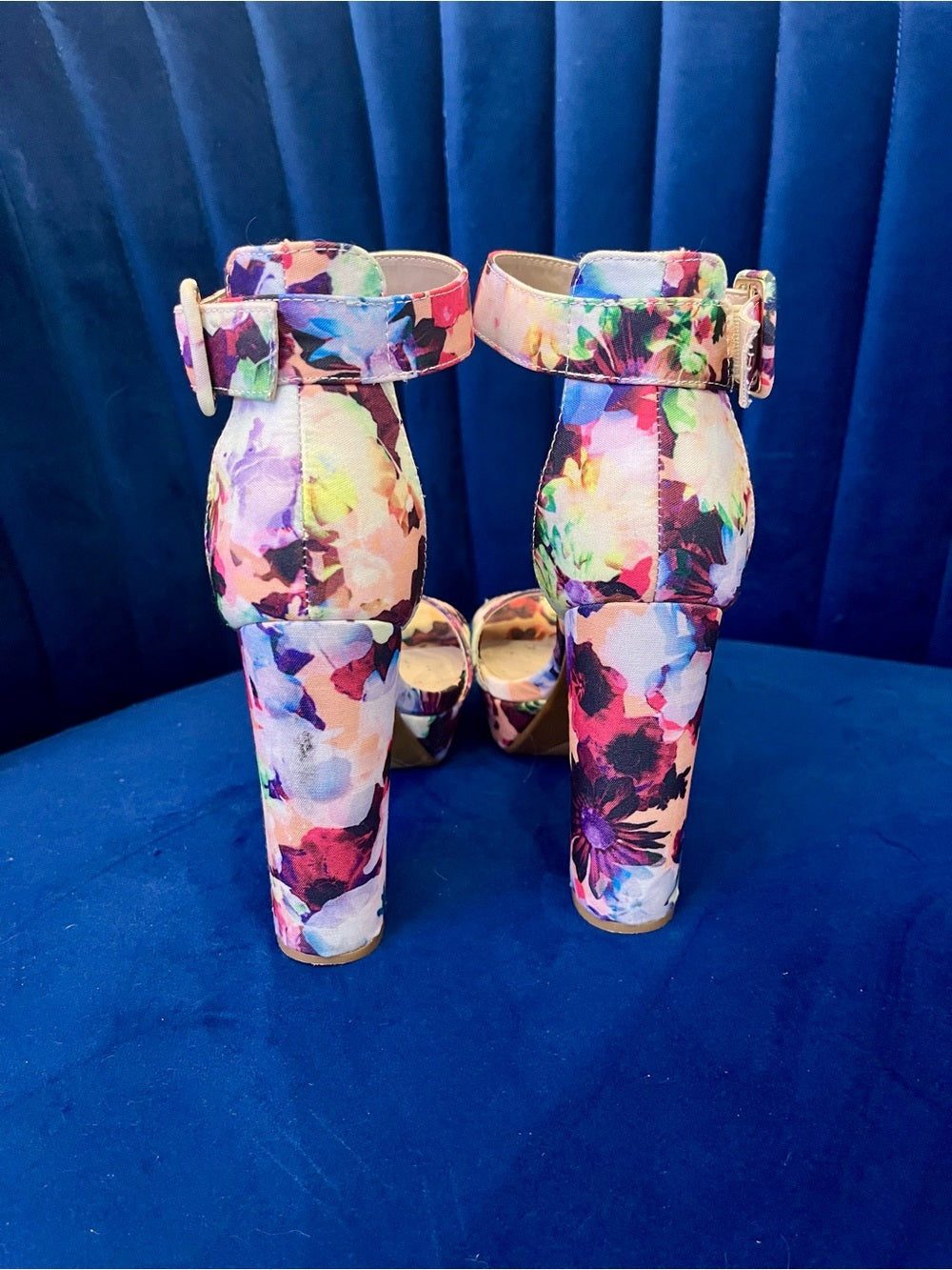 Dream Pairs Women's Open Toe Floral Chunky High Heel Platform Sandals — outsole wear and sole construction