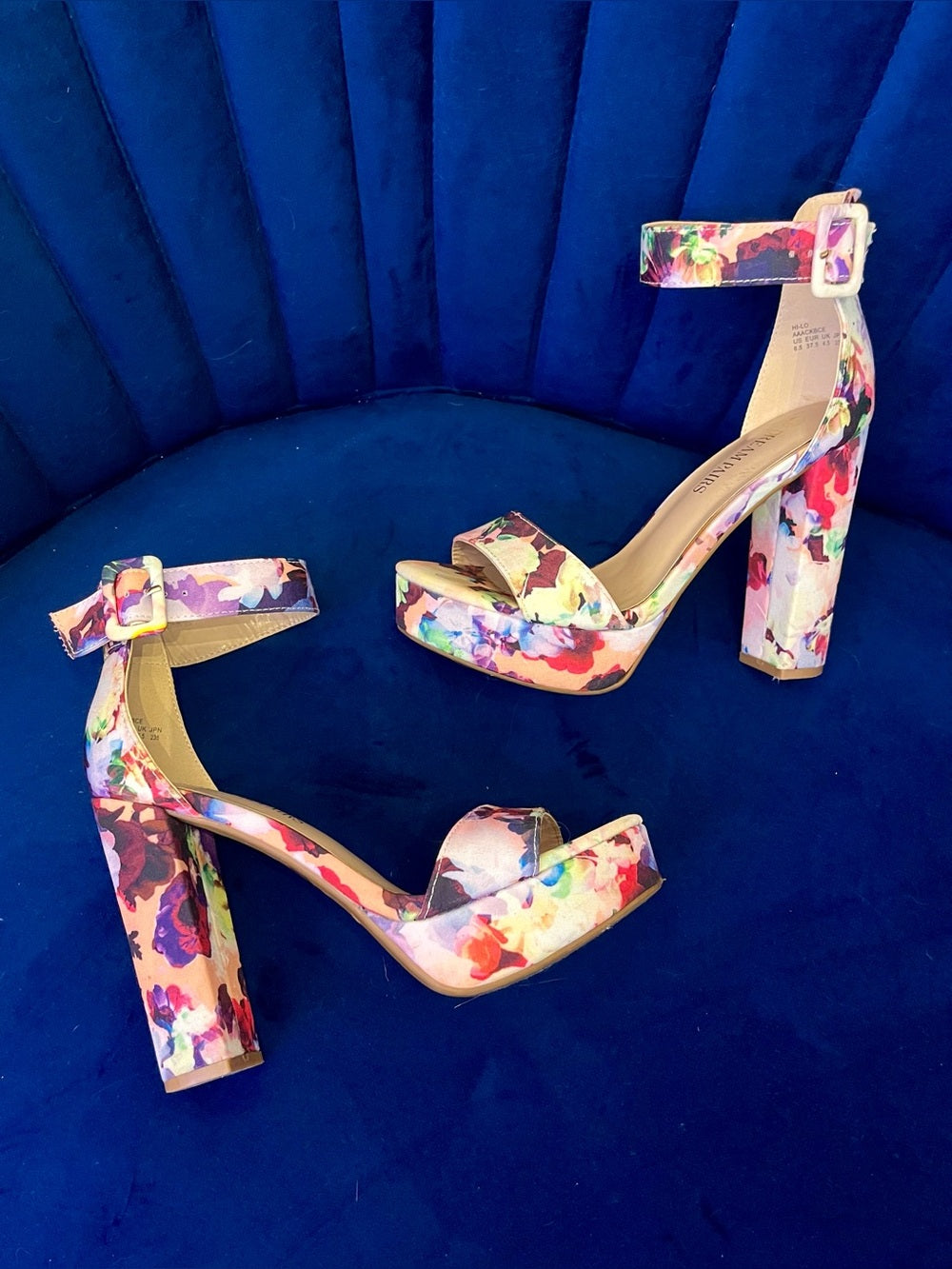 Dream Pairs Women's Open Toe Floral Chunky High Heel Platform Sandals — shoe toe shape and embellishment