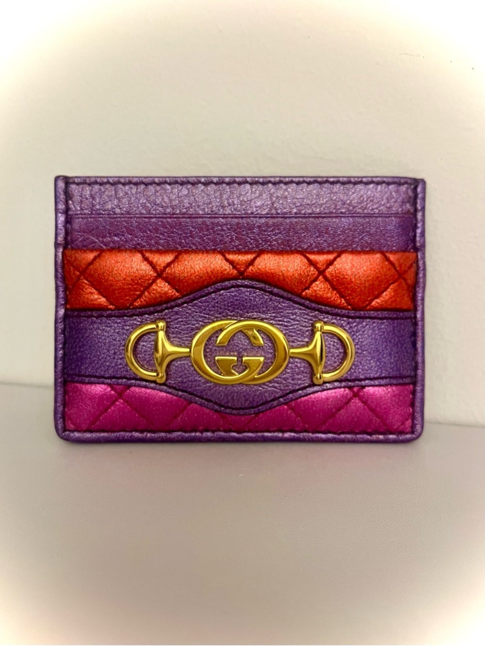 Gucci Metallic Fuchsia Quilted Trapuntata + Card Holder Set Style - GG Marmont — construction and craftsmanship closeup (additional view 2)