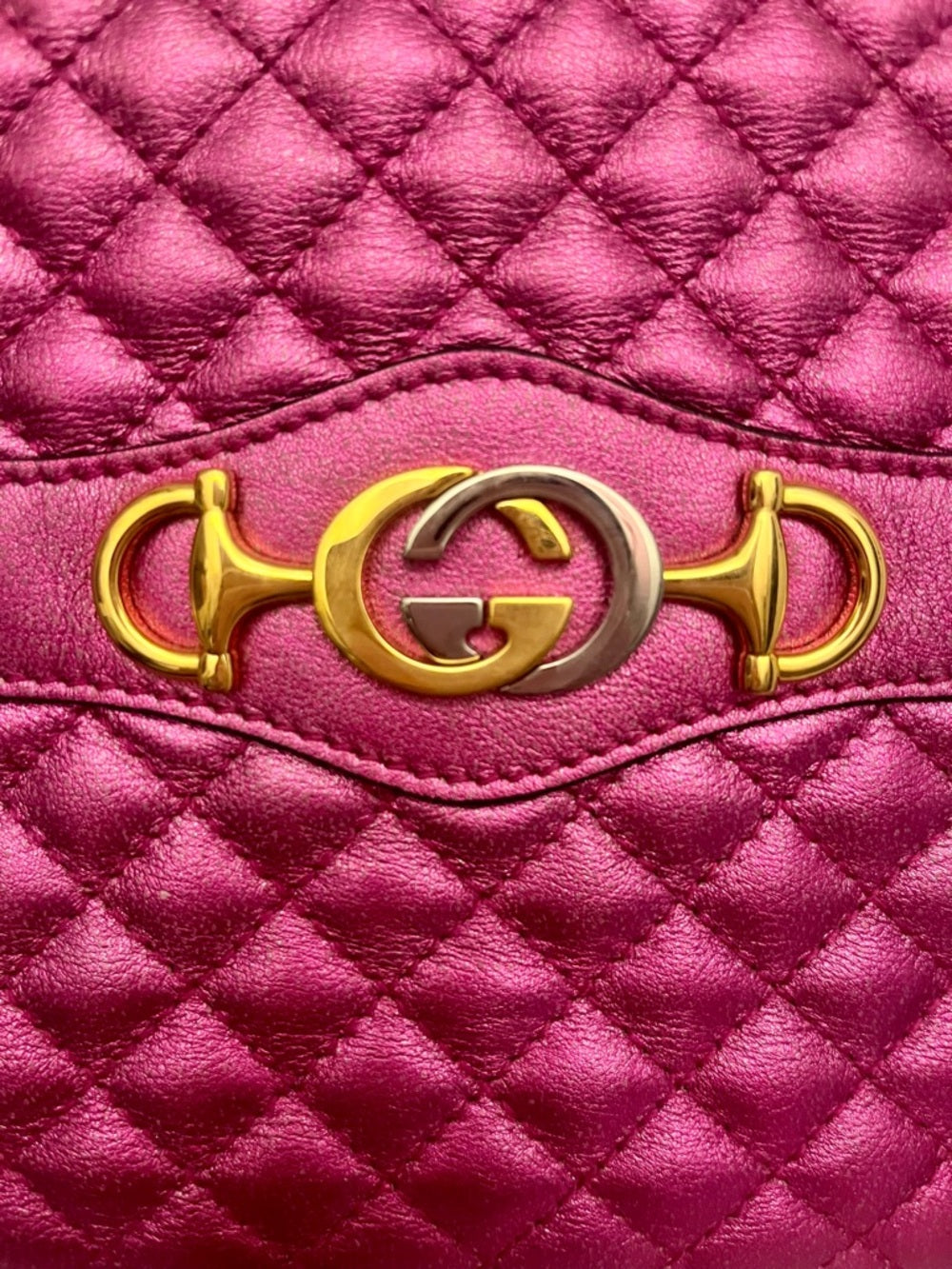 Gucci Metallic Fuchsia Quilted Trapuntata + Card Holder Set Style - GG Marmont — designer branding and logo closeup