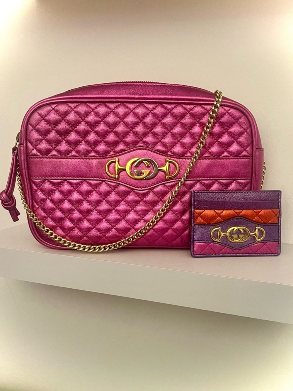 Gucci Metallic Fuchsia Quilted Trapuntata + Card Holder Set Style - GG Marmont — premium material texture closeup (additional view 2)