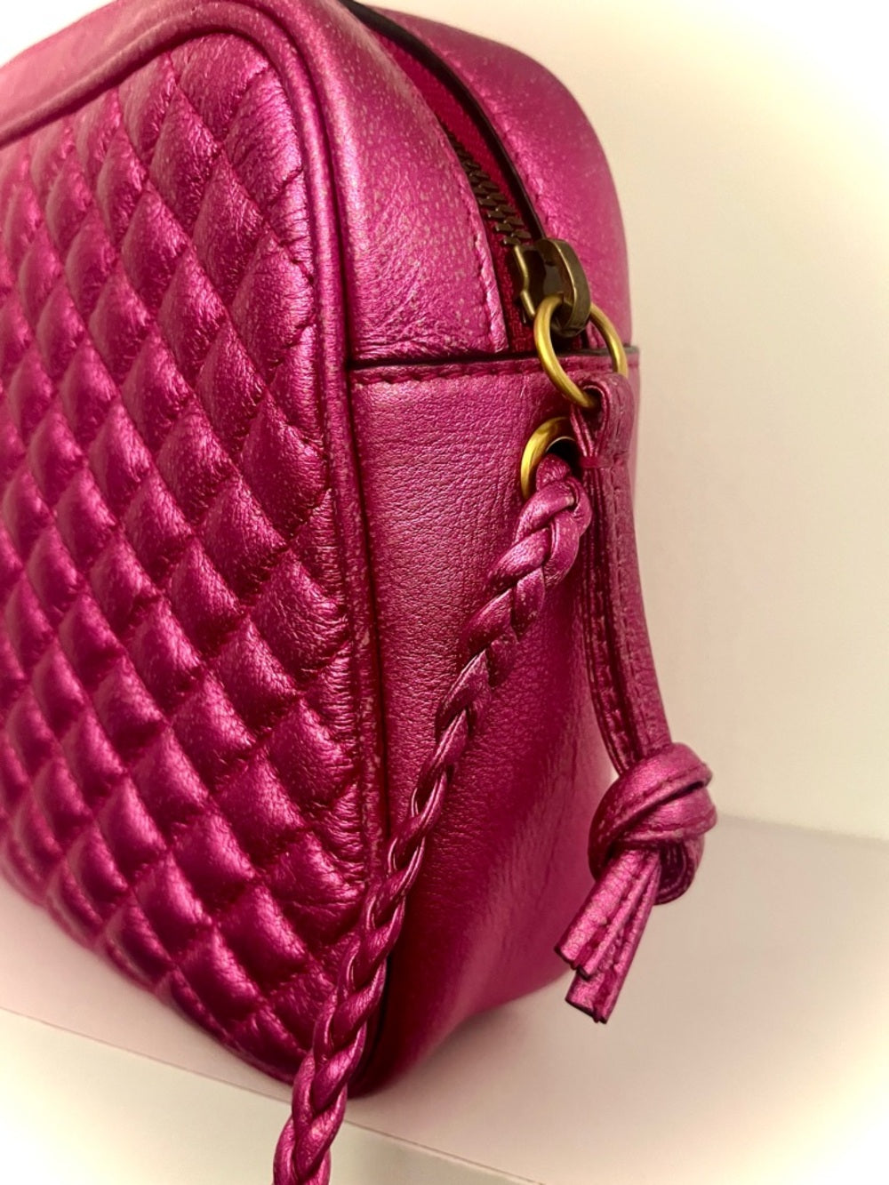 Gucci Metallic Fuchsia Quilted Trapuntata + Card Holder Set Style - GG Marmont — premium material texture closeup