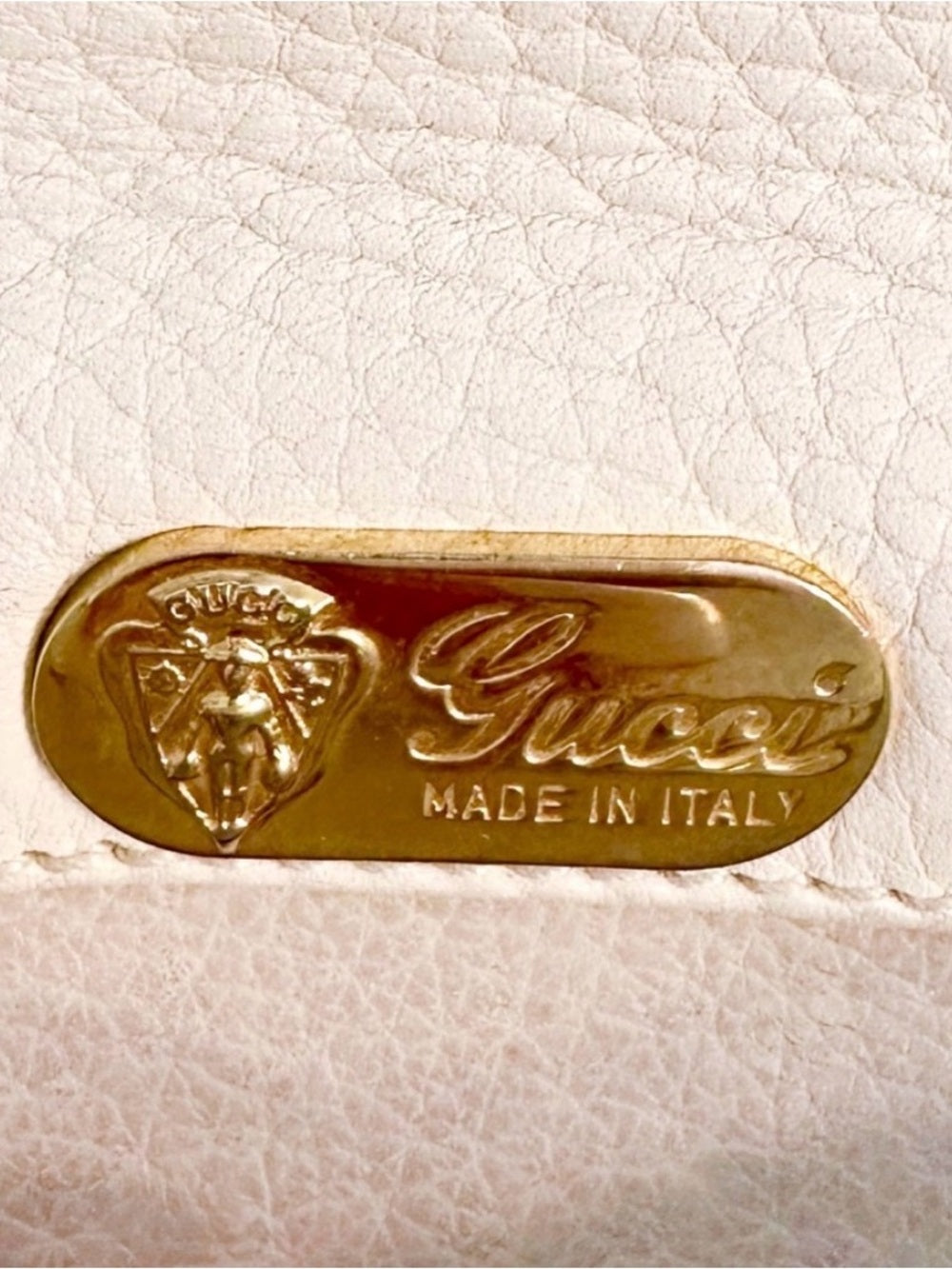 Gucci White Ostrich & Leather Vintage Crossbody Bag Gold GG Turnlock Flap — exotic skin pattern and color variation