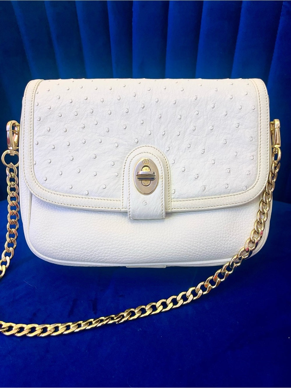 Gucci White Ostrich & Leather Vintage Crossbody Bag Gold GG Turnlock Flap — handbag interior lining and storage