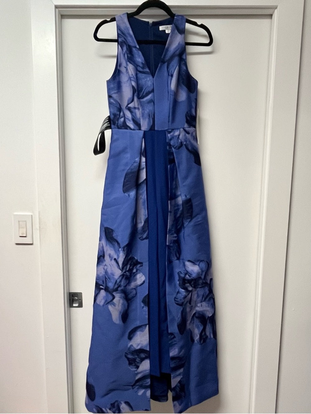 Kay Unger New York Reign Sleeveless Walk-Thru Jumpsuit Embroidered Blue Floral — fashion back design and construction