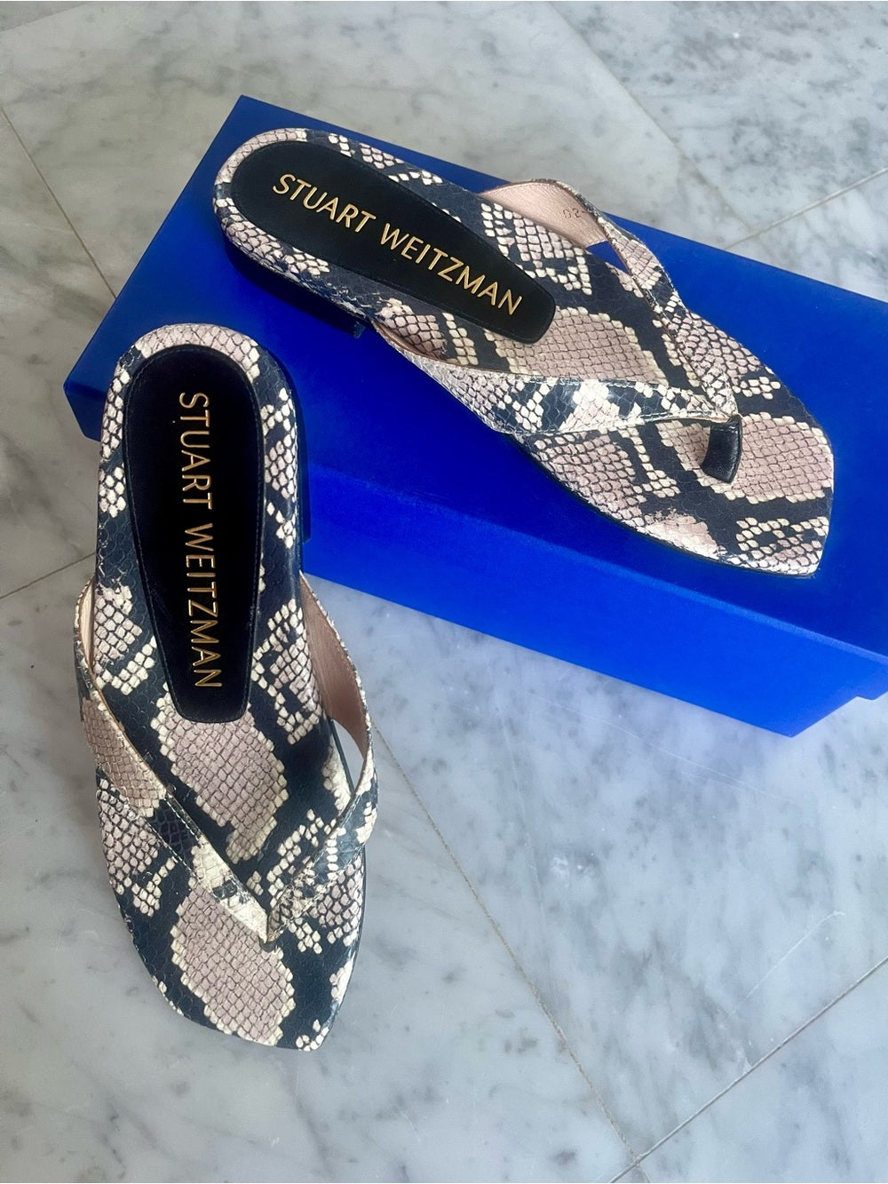 Stuart Weitzman Women's Snake-Print Thong Sandals in Black & Beige - Size 6.5