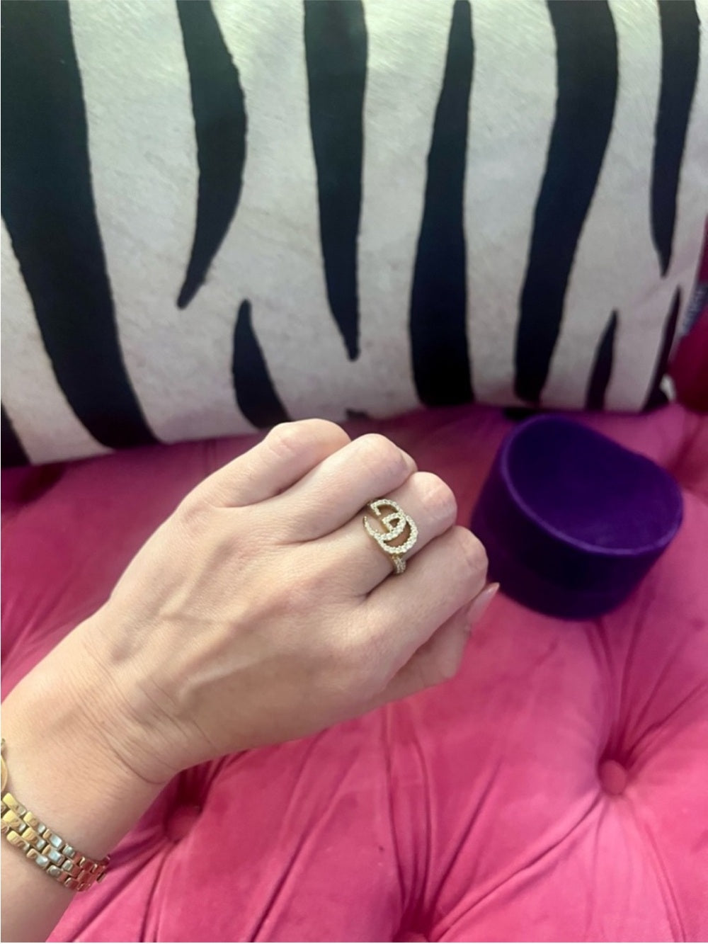 Gucci Double G Pavé Crystal Ring – Gold-Tone Logo Statement Band (Size 6.5–7)