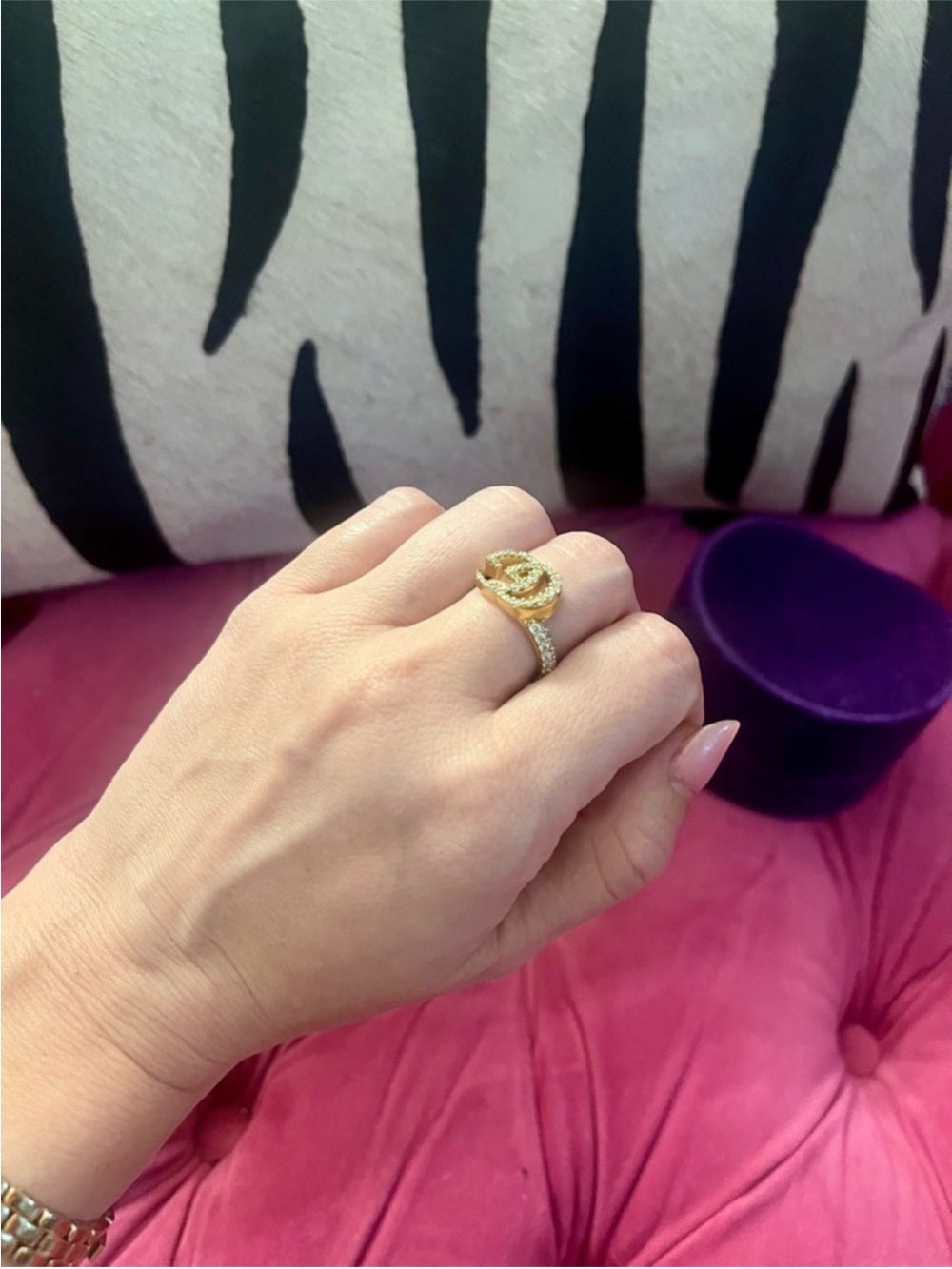 Gucci Double G Pavé Crystal Ring – Gold-Tone Logo Statement Band (Size 6.5–7)