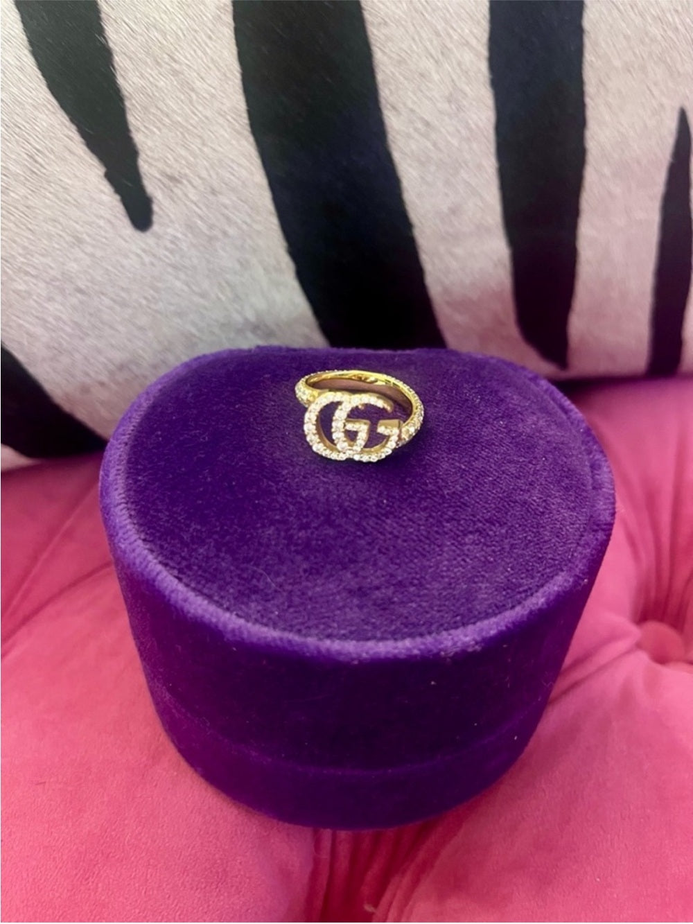 Gucci Double G Pavé Crystal Ring – Gold-Tone Logo Statement Band (Size 6.5–7)