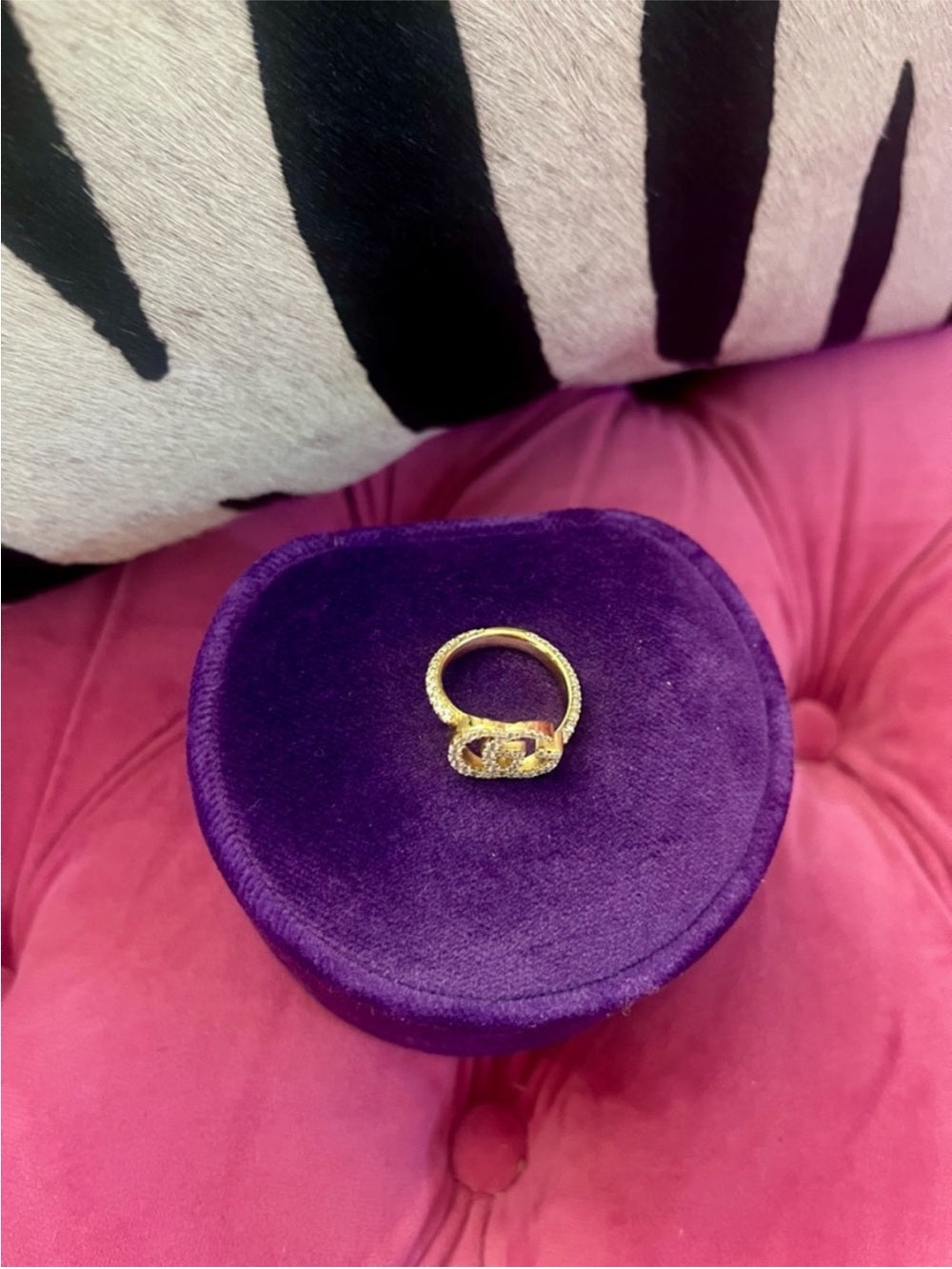 Gucci Double G Pavé Crystal Ring – Gold-Tone Logo Statement Band (Size 6.5–7)