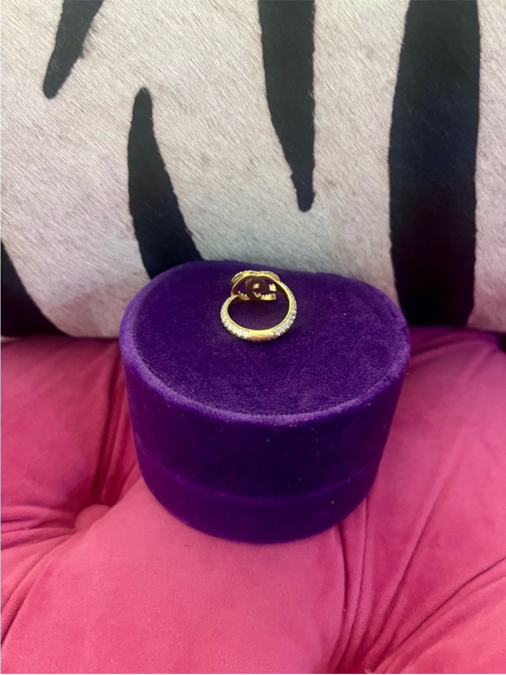 Gucci Double G Pavé Crystal Ring – Gold-Tone Logo Statement Band (Size 6.5–7)