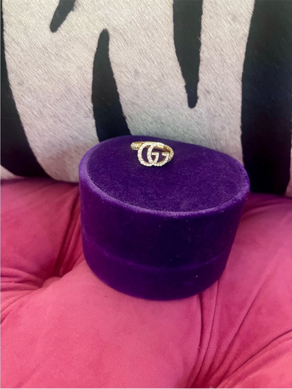Gucci Double G Pavé Crystal Ring – Gold-Tone Logo Statement Band (Size 6.5–7)