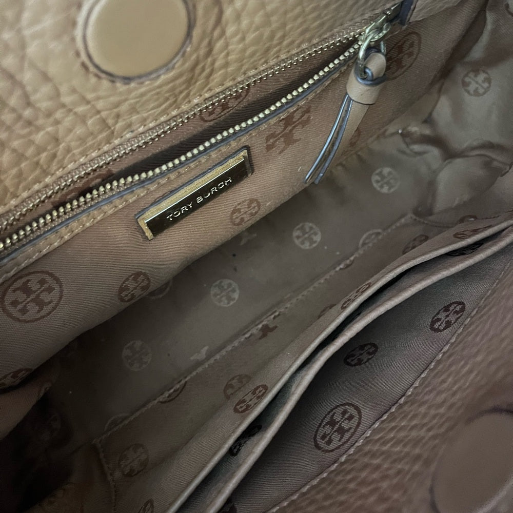 Tory Burch Tan Pebbled Leather Satchel with Shoulder Strap — bag closure fastening and edge finish